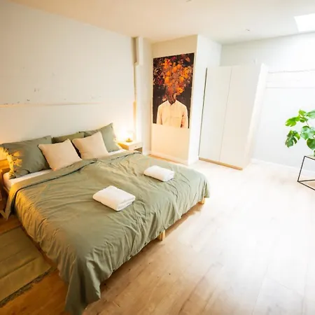 Apartment Creative 3 Bedroom 79m2 -bsh25-
